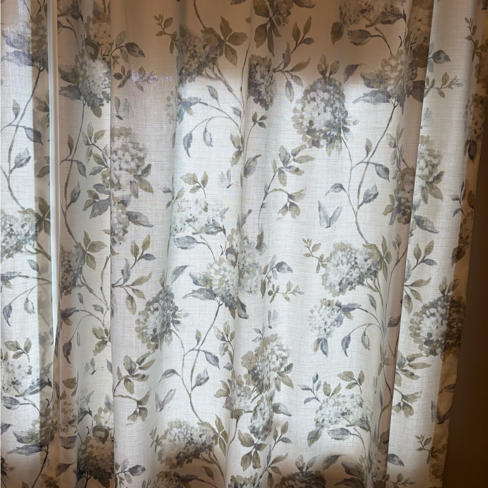 🌱 Get ready for Spring:
Whispering Hydrangea Curtains - Picture 3 of 4